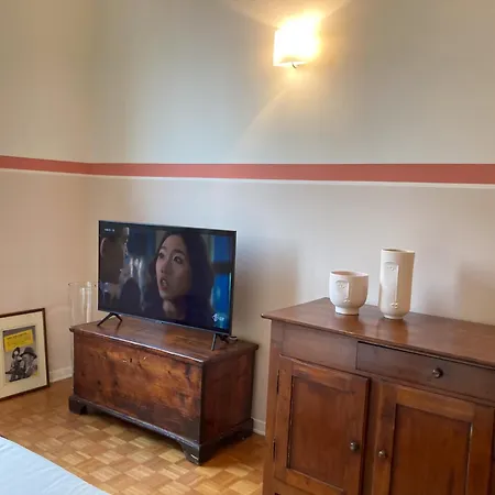 Spacious And Bright Two-room In Bocconi 아파트 *