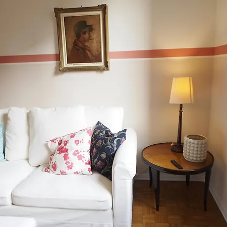 아파트 Spacious And Bright Two-room In Bocconi