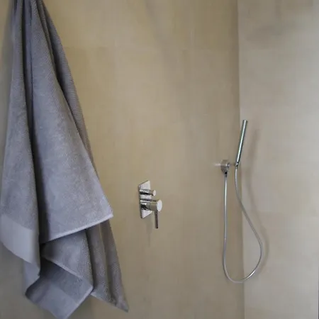 Spacious And Bright Two-room In Bocconi Apartament